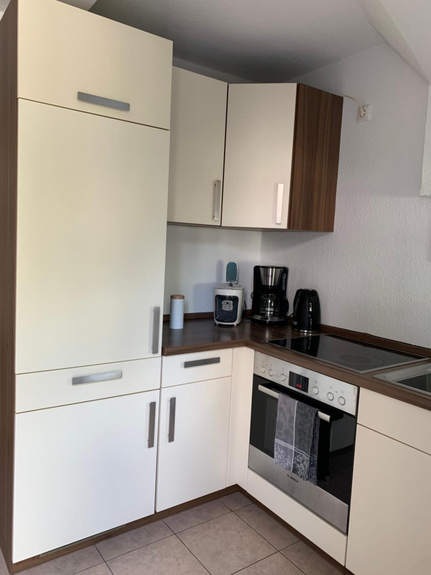 City-Apartment Mit Parkplatz & Fahrradraum! Nur 300M Zum Stadthafen Schwerin  Exterior photo