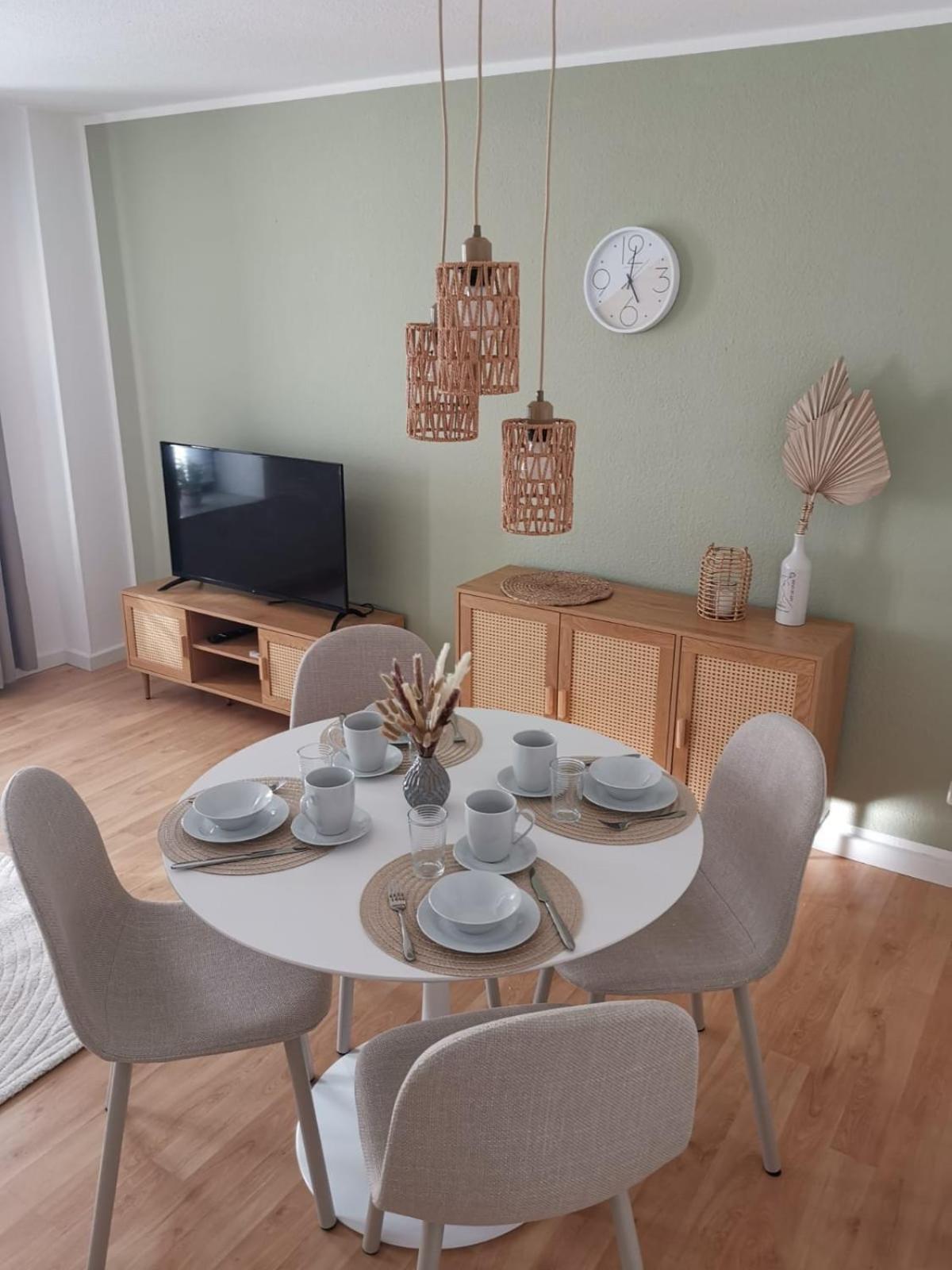 City-Apartment Mit Parkplatz & Fahrradraum! Nur 300M Zum Stadthafen Schwerin  Exterior photo